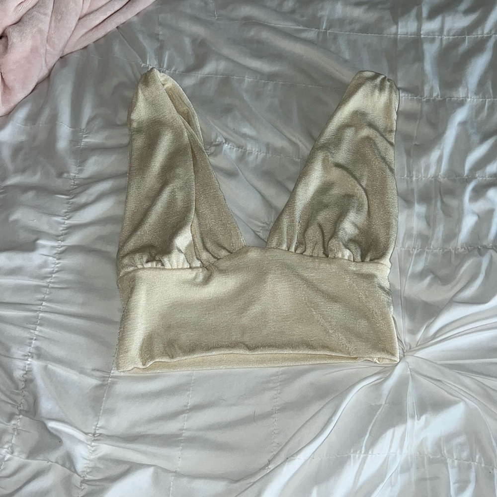 Creamy color crop top!